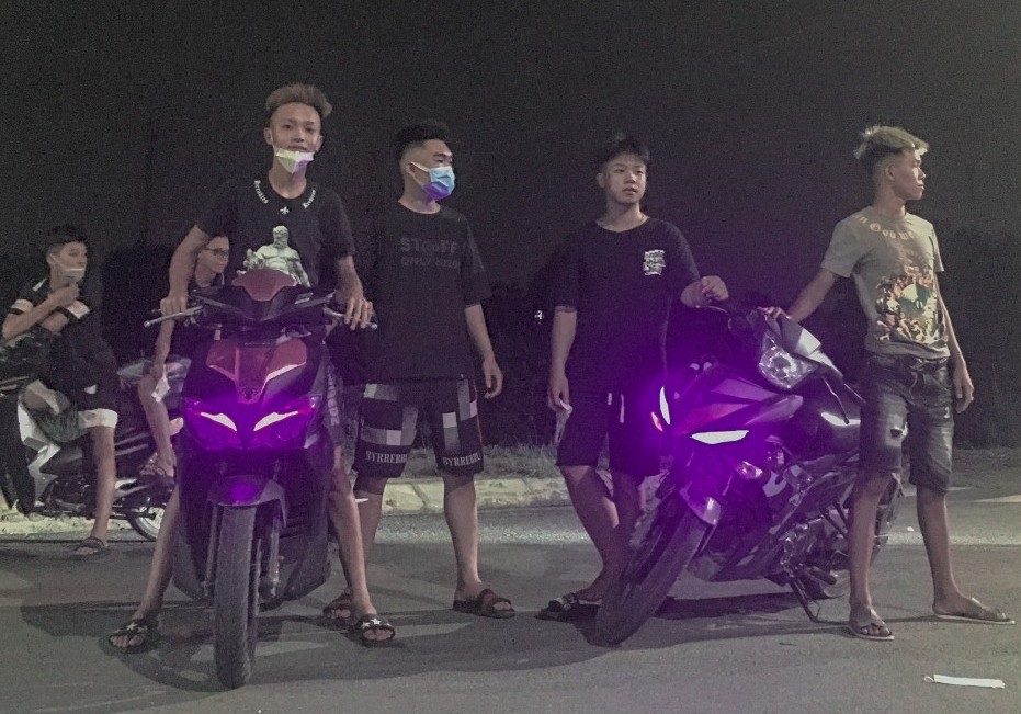 Đội CSGT-TT Công an quận Hồng Bàng: Xử lý các đối tượng điều khiển xe mô tô lạng lách, đánh võng